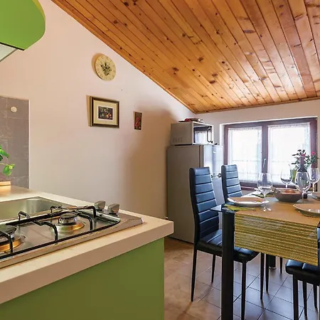 Apartment Cozy In With Wifi Pula